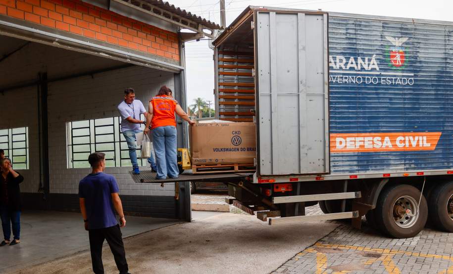 Campanha Juntos pelo Paraná entrega 64 mil itens a moradores afetados por chuvas