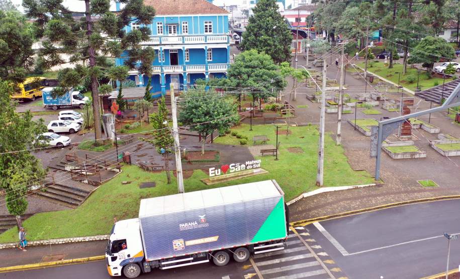 Campanha Juntos pelo Paraná entrega 64 mil itens a moradores afetados por chuvas