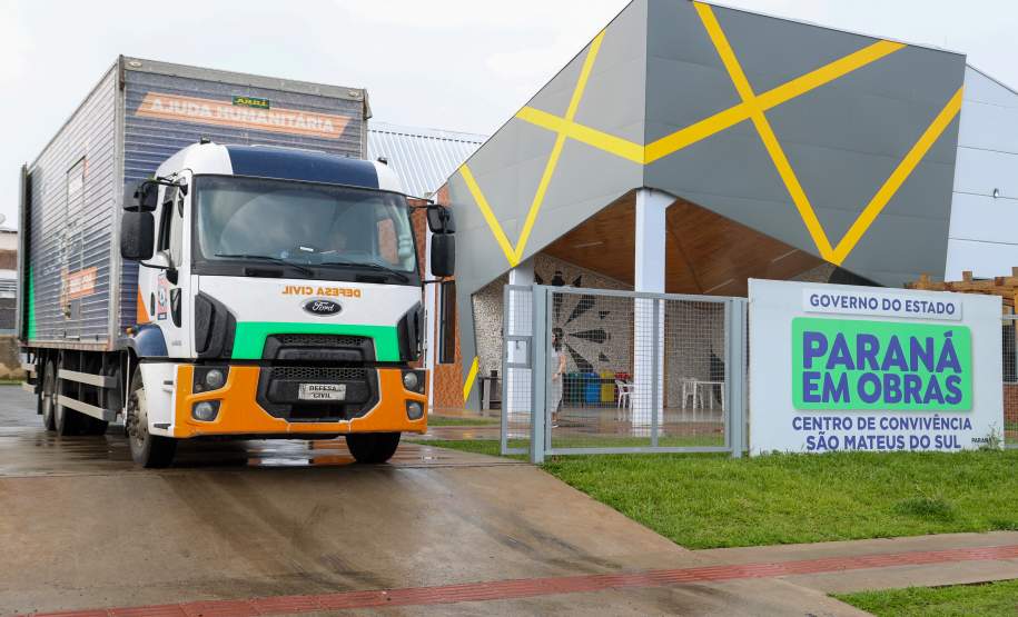 Campanha Juntos pelo Paraná entrega 64 mil itens a moradores afetados por chuvas