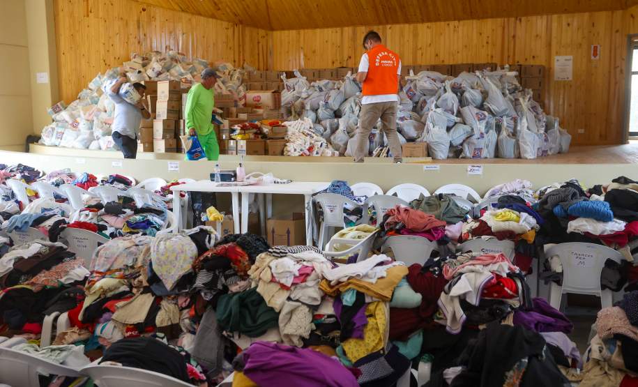 Campanha Juntos pelo Paraná entrega 64 mil itens a moradores afetados por chuvas