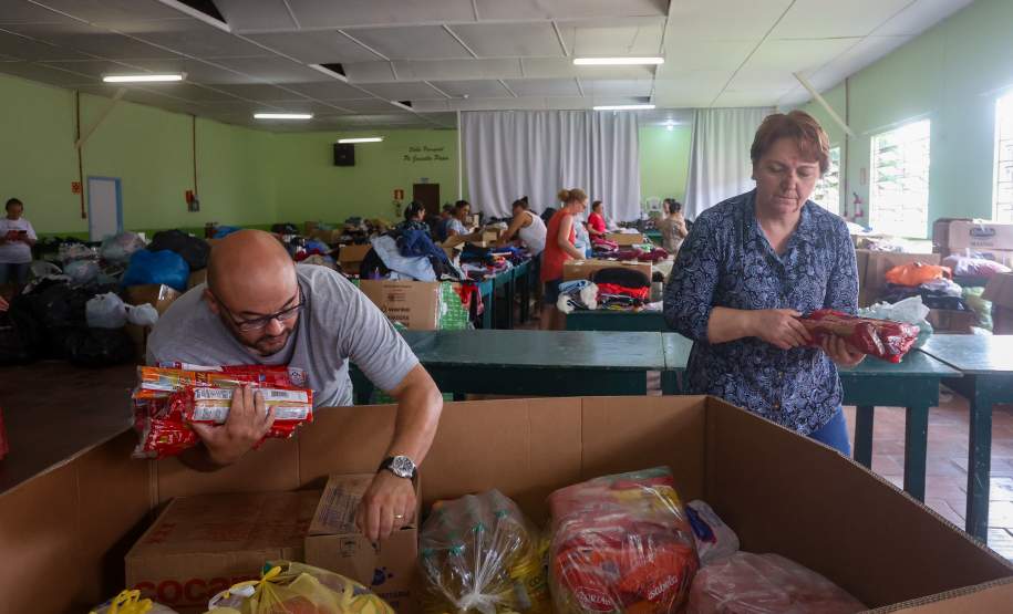 Campanha Juntos pelo Paraná entrega 64 mil itens a moradores afetados por chuvas