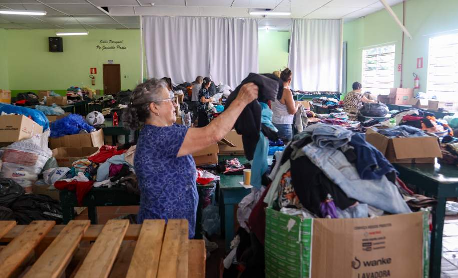 Campanha Juntos pelo Paraná entrega 64 mil itens a moradores afetados por chuvas