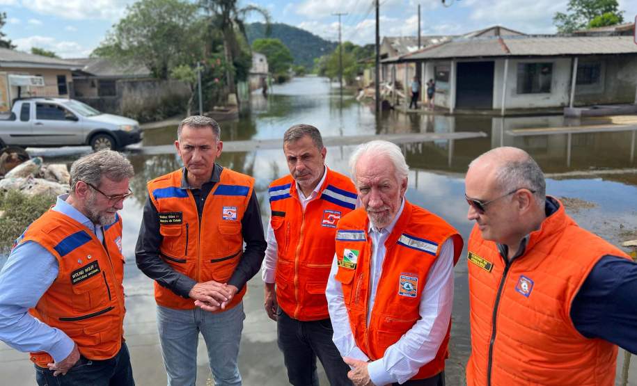 Vice-governador e ministro da Integração se reúnem com moradores de União da Vitória
