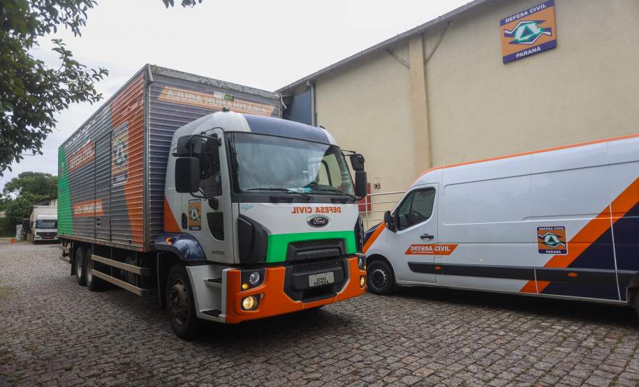 Defesa Civil do Paraná manda caminhão com 150 colchões e cestas básicas para Guaratuba