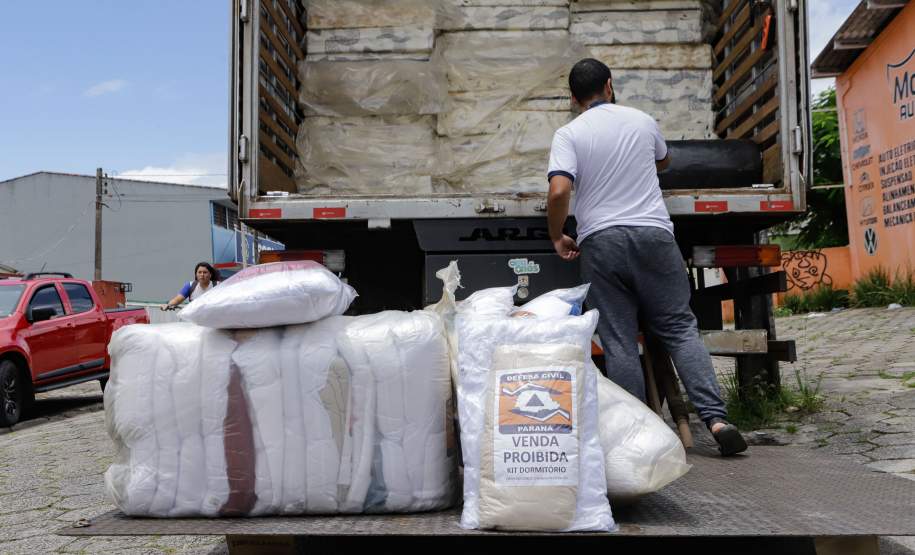 Defesa Civil envia caminhões com mantimentos para Matinhos e Pontal do Paraná