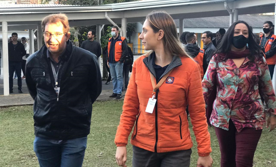 Bombeira ajuda a expandir programa de prevenção contra emergências nas escolas