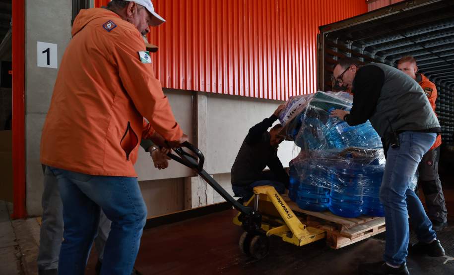 Paraná supera obstáculos para realizar entrega de donativos ao Rio Grande do Sul