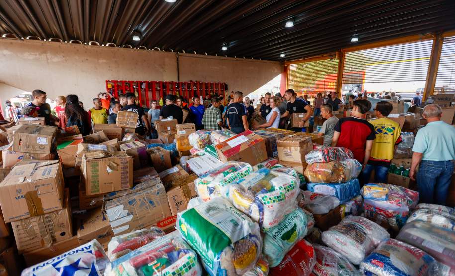 Paraná chega a 3,3 mil toneladas de doações arrecadadas para o Rio Grande do Sul