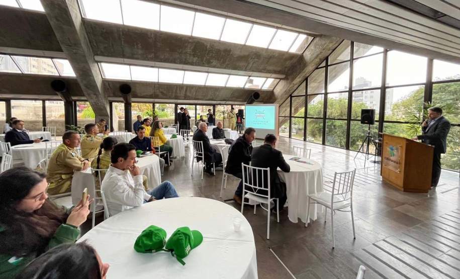 Com novo mascote, Paraná inicia campanha de prevenção de incêndios florestais