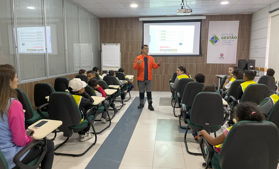 Defesa Civil Estadual recebe alunos da rede municipal de Campina Grande do Sul