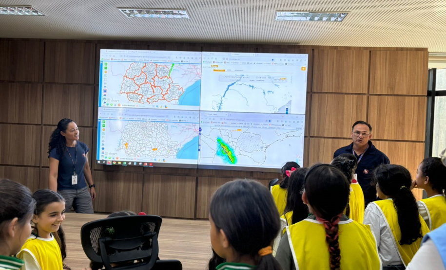 Defesa Civil Estadual recebe alunos da rede municipal de Campina Grande do Sul