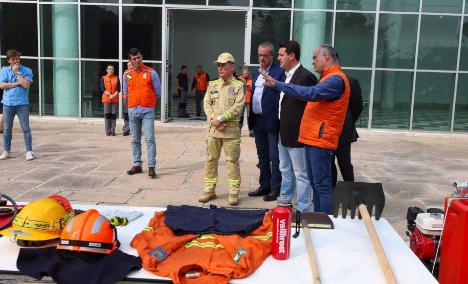 Autoridades e equipamentos que serão adquiridos