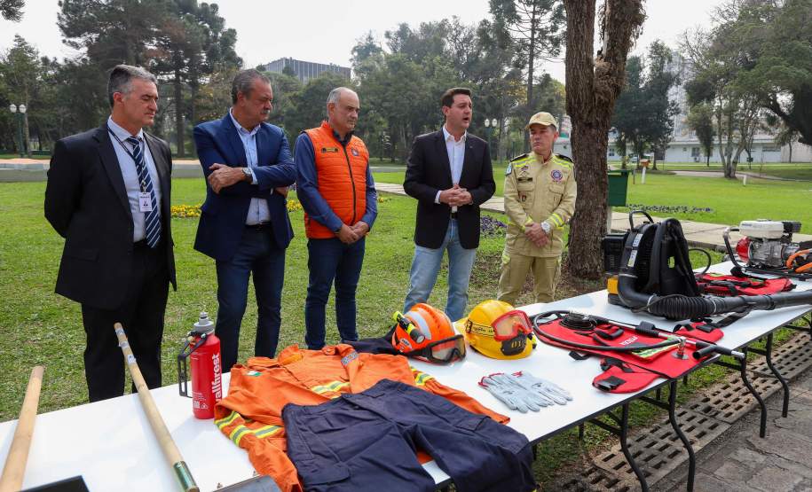 Autoridades e equipamentos que serão adquiridos