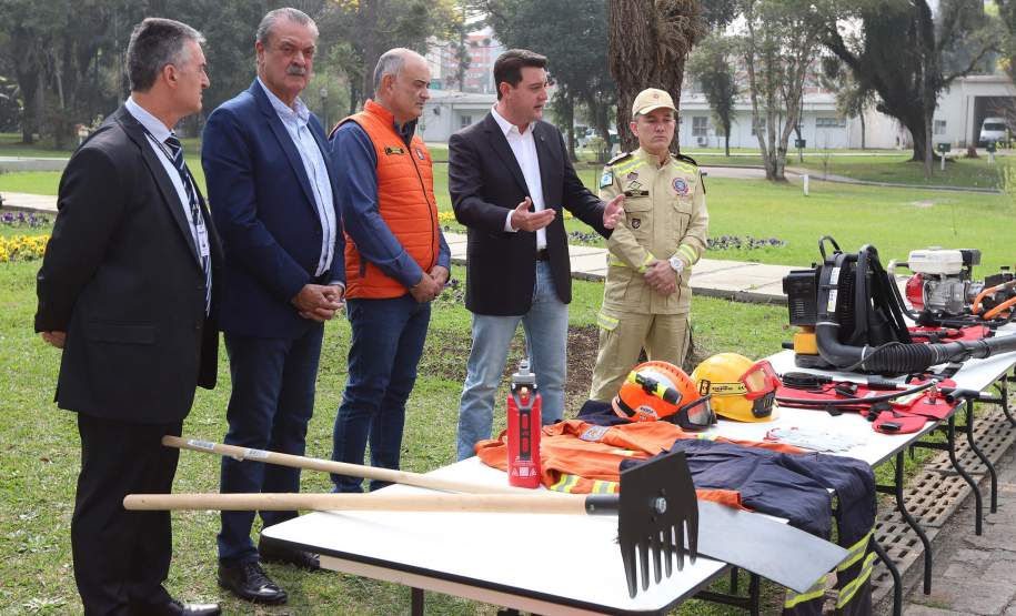 Autoridades e equipamentos que serão adquiridos