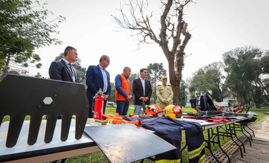 Autoridades e equipamentos que serão adquiridos