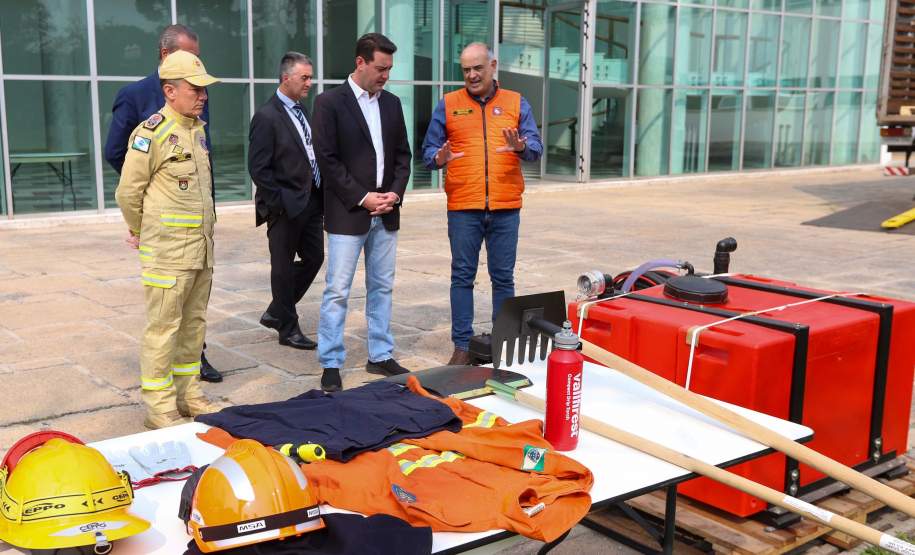 Autoridades e equipamentos que serão adquiridos