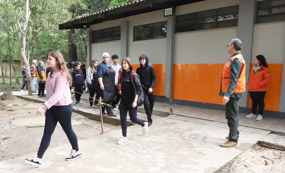 Estado capacita 5,8 mil servidores da educação para atuar como brigadistas