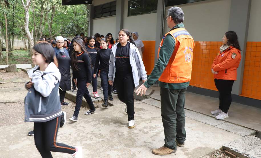 Estado capacita 5,8 mil servidores da educação para atuar como brigadistas