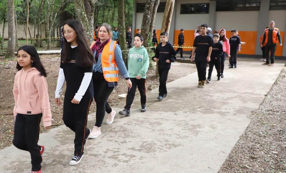 Estado capacita 5,8 mil servidores da educação para atuar como brigadistas