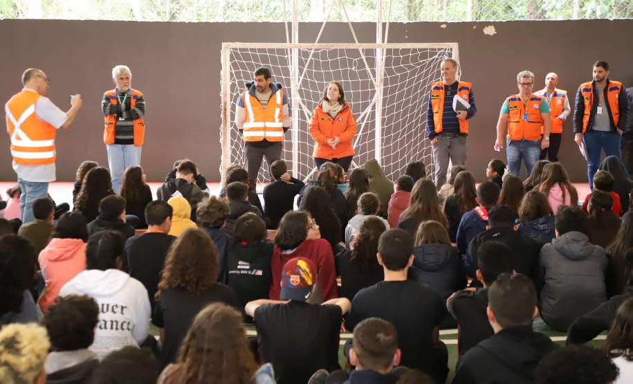 Estado capacita 5,8 mil servidores da educação para atuar como brigadistas