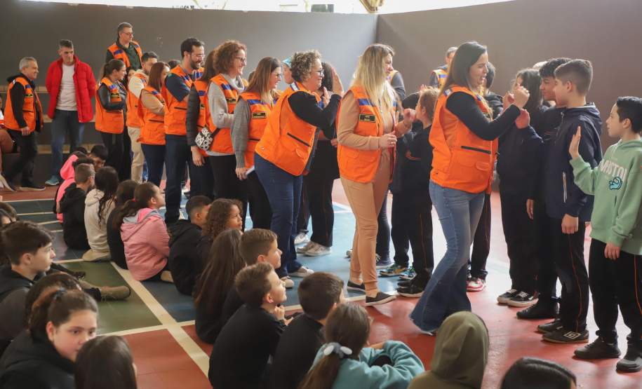 Estado capacita 5,8 mil servidores da educação para atuar como brigadistas