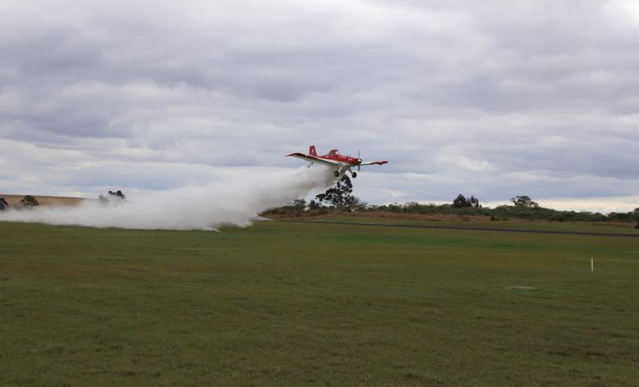 Governo do Paraná contrata aviões para reforçar combate a incêndios florestais