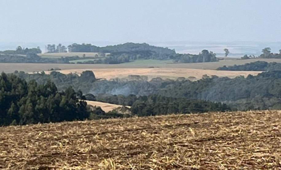 Aviões contratados pelo Estado reforçam combates a dois incêndios em Ponta Grossa