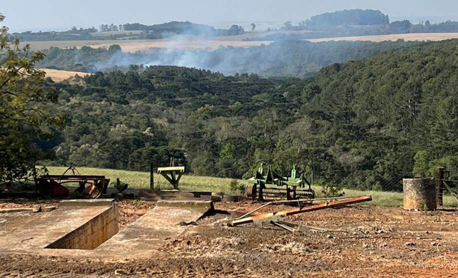 Aviões contratados pelo Estado reforçam combates a dois incêndios em Ponta Grossa