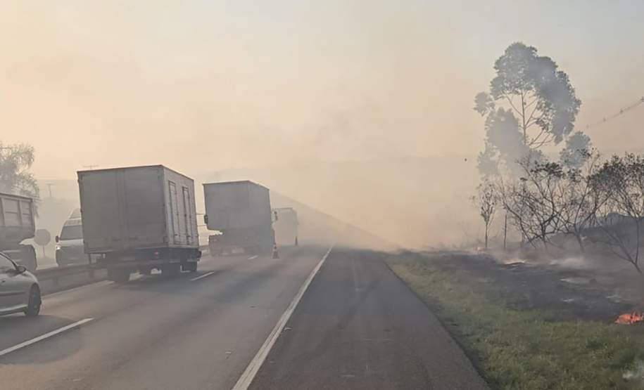 Aviões contratados pelo Estado reforçam combates a dois incêndios em Ponta Grossa