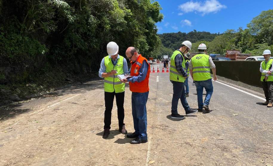 Defesa Civil Estadual acompanha situação da queda de rochas na BR-277
