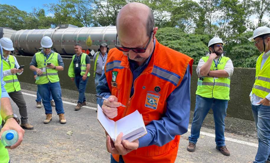 Defesa Civil Estadual acompanha situação da queda de rochas na BR-277