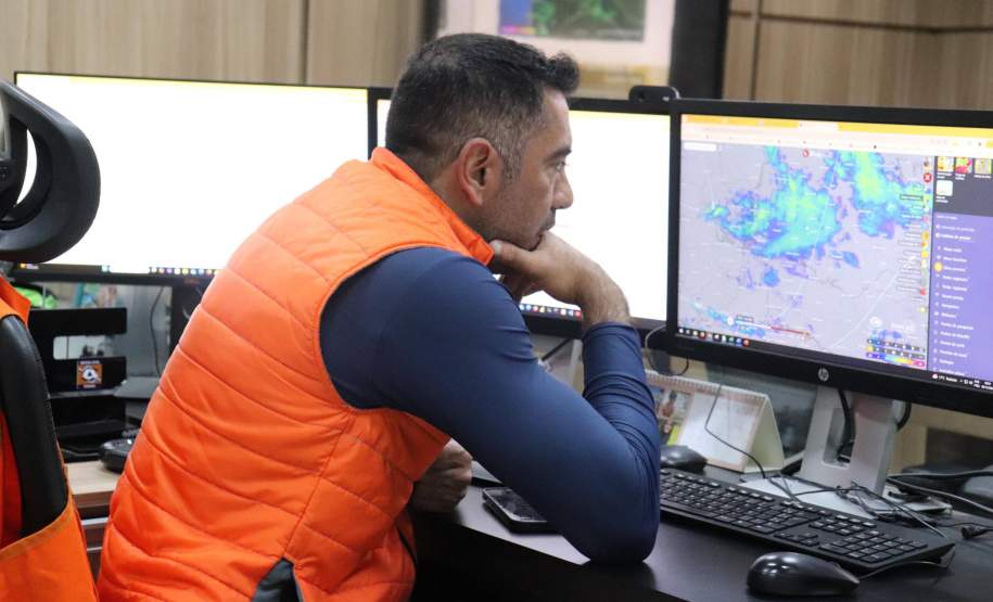 Chuvas ultrapassam 100 mm em várias cidades no sábado e Defesa Civil registra ocorrências