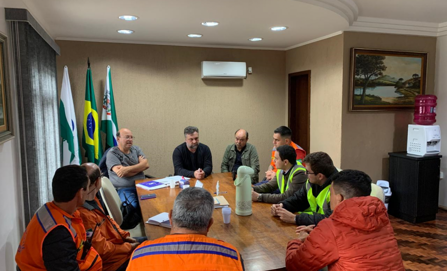 Pós-chuvas: equipes da Defesa Civil e IAT vistoriam pontos críticos em General Carneiro