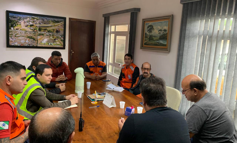 Pós-chuvas: equipes da Defesa Civil e IAT vistoriam pontos críticos em General Carneiro