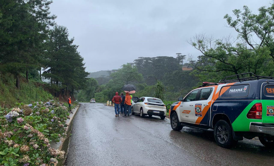 Pós-chuvas: equipes da Defesa Civil e IAT vistoriam pontos críticos em General Carneiro