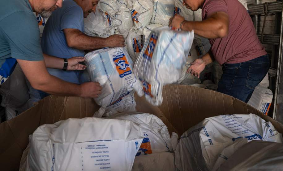 Após chuvas, Defesa Civil estadual envia material para apoio a Morretes e Antonina