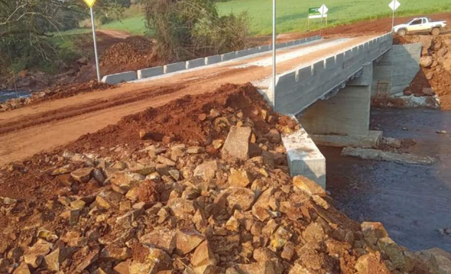 Com orientação e auxílio da Defesa Civil Estadual, Dois Vizinhos reconstrói seis pontes