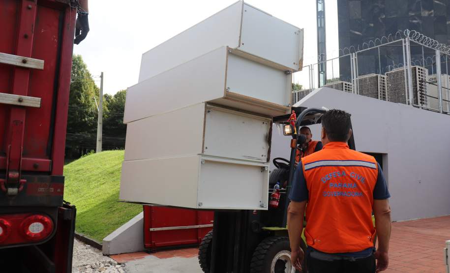 Defesa Civil Estadual envia ao Rio Grande do Sul 1,4 mil itens de escritório doados pelo TCE