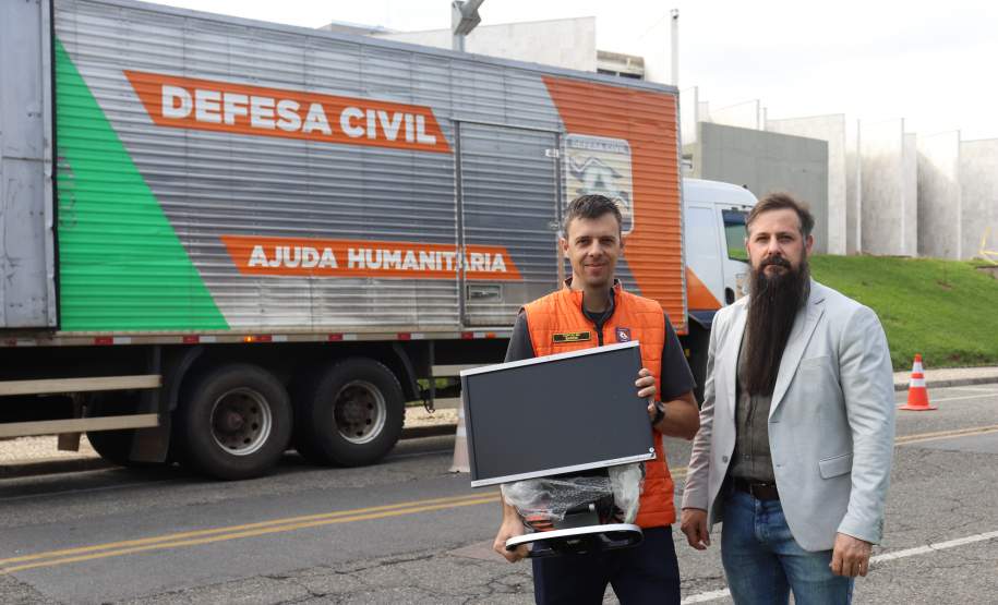 Defesa Civil Estadual envia ao Rio Grande do Sul 1,4 mil itens de escritório doados pelo TCE