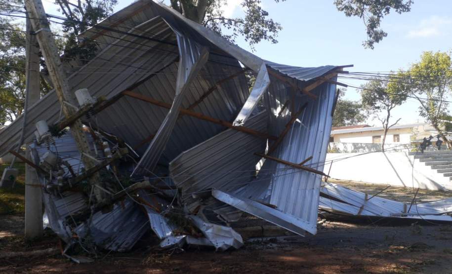 Após tempestade, Defesa Civil Estadual vai enviar 4 mil telhas para Balsa Nova