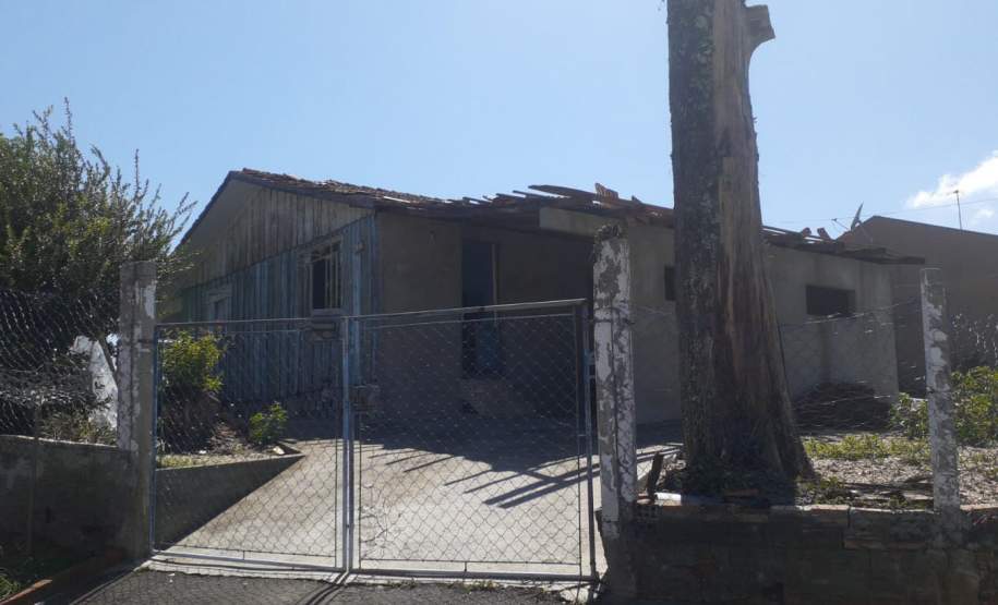 Após tempestade, Defesa Civil Estadual vai enviar 4 mil telhas para Balsa Nova