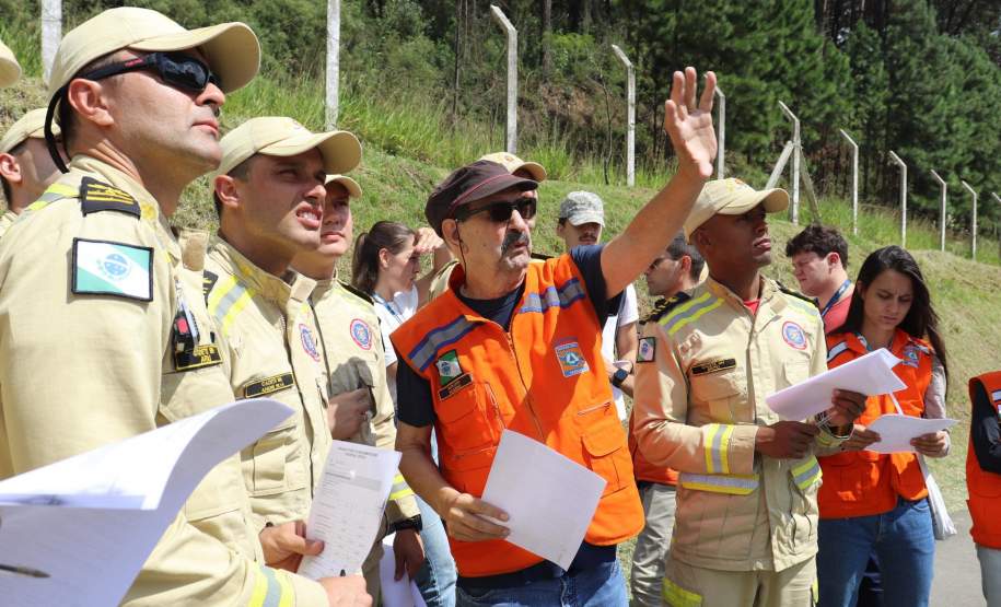Técnicos Defesa Civil, IAT e Amep vão a campo avaliar condições geológicas na RMC