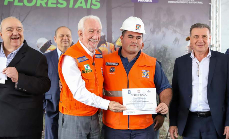 Resposta rápida: Estado entrega equipamentos a 100 municípios para combate a incêndios