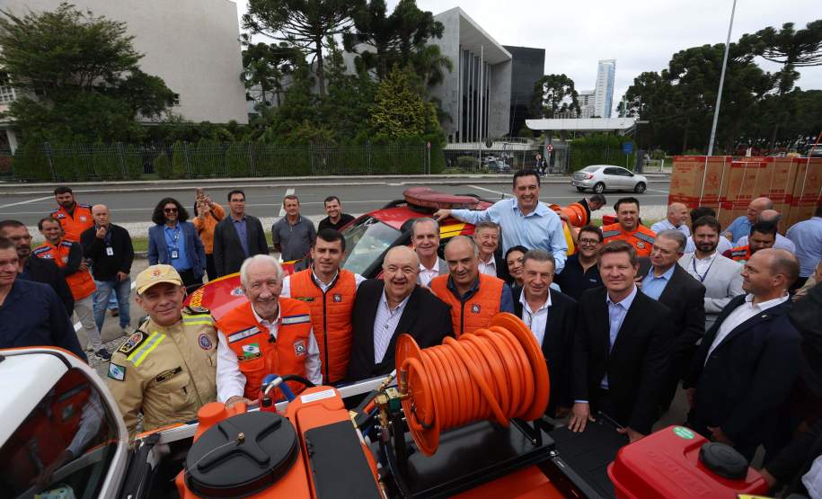 Resposta rápida: Estado entrega equipamentos a 100 municípios para combate a incêndios