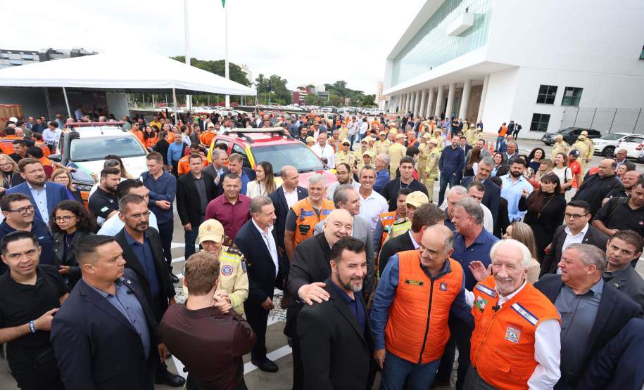 Resposta rápida: Estado entrega equipamentos a 100 municípios para combate a incêndios