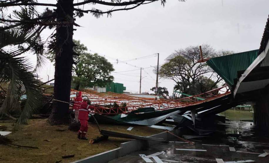Defesa Civil atende municípios atingidos pelos temporais; ventos chegaram a 121 km/h