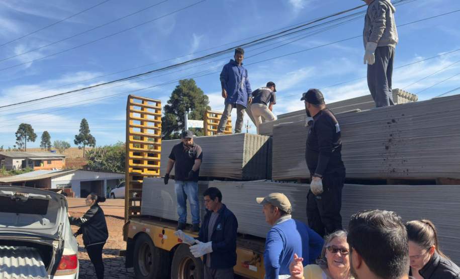Defesa Civil envia ajuda humanitária para Santa Maria do Oeste e Dois Vizinhos