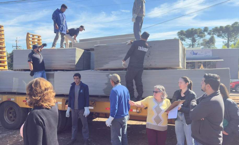 Defesa Civil envia ajuda humanitária para Santa Maria do Oeste e Dois Vizinhos