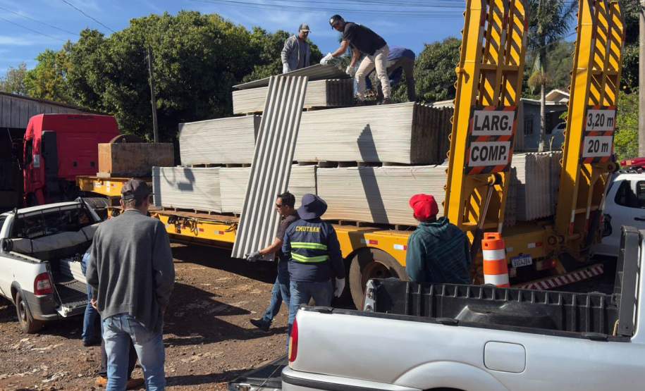Defesa Civil envia ajuda humanitária para Santa Maria do Oeste e Dois Vizinhos