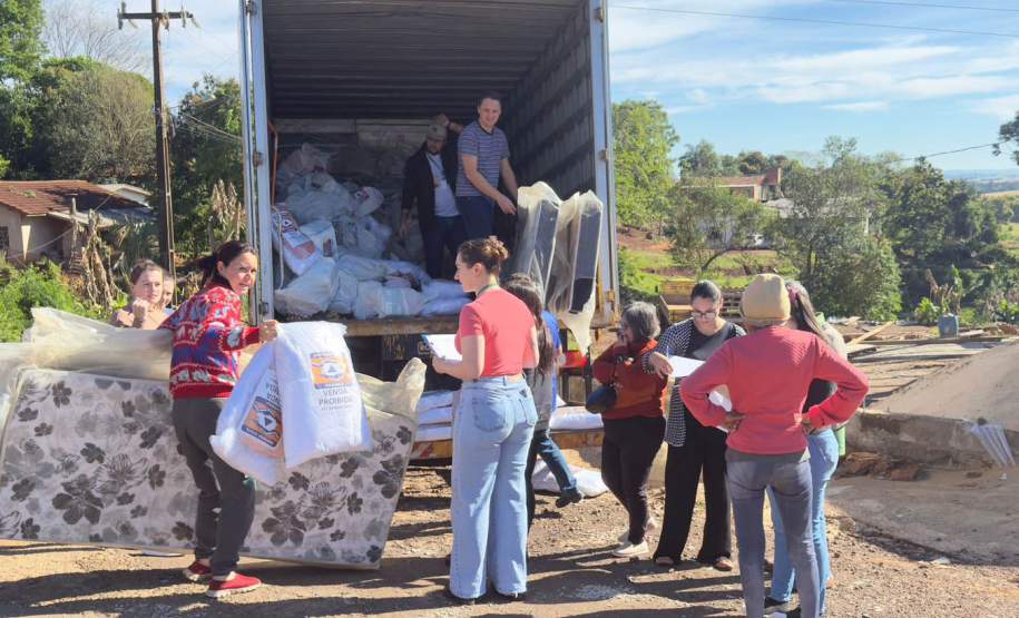 Defesa Civil envia ajuda humanitária para Santa Maria do Oeste e Dois Vizinhos